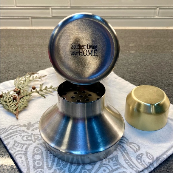 NWOT Southern Living At Home Abingdon Cocktail Shaker - Picture 6 of 6